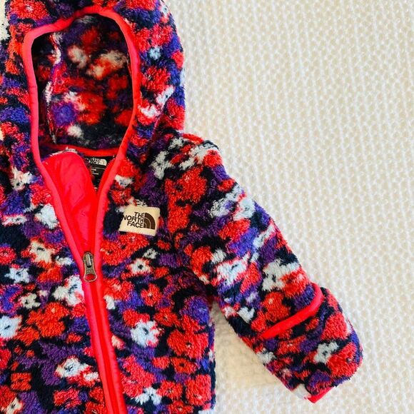 The North Face Campshire One piece Pink Fleece Sherpa 3-6 months Hooded Snowsuit - Picture 2 of 8
